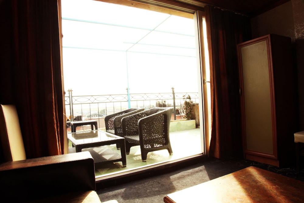 Classic Studio Suite, 2 Double Beds, Smoking, Sea View photo 3
