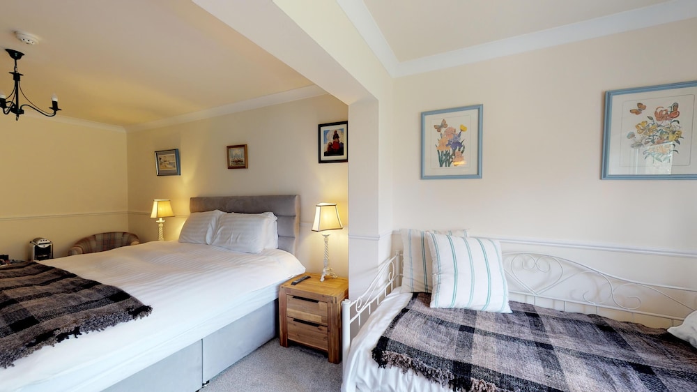 Double/Twin/Family (King & Daybed) photo 3