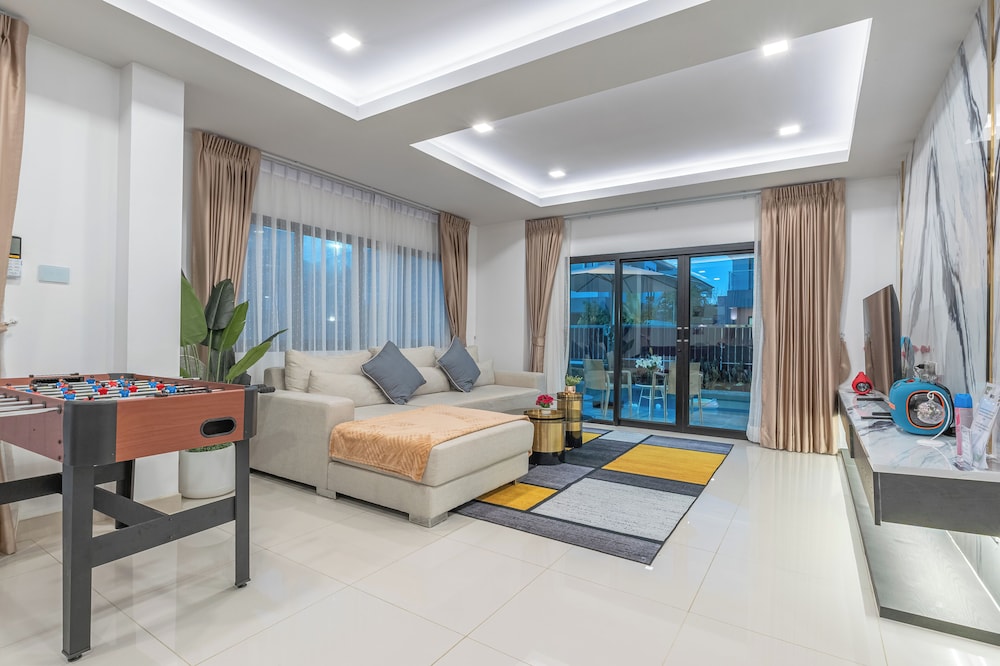Luxury Villa, 4 Bedrooms, Non Smoking, Terrace photo 2