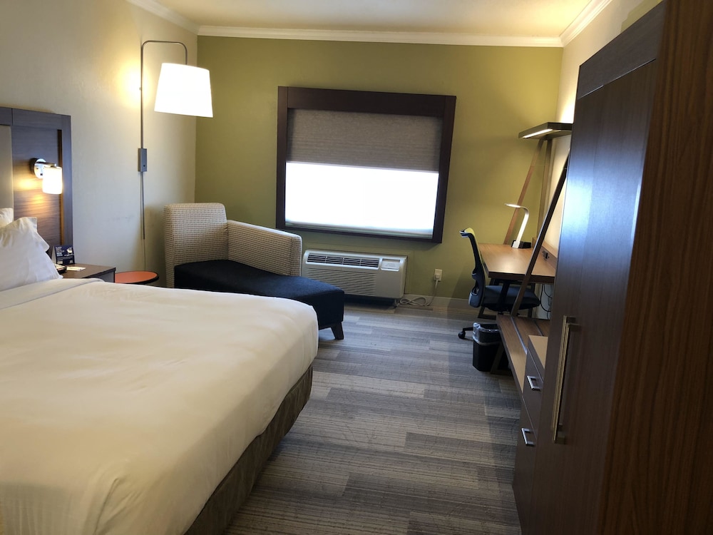 Standard Room, 1 King Bed, Accessible, Non Smoking (Communications) - Photo 3