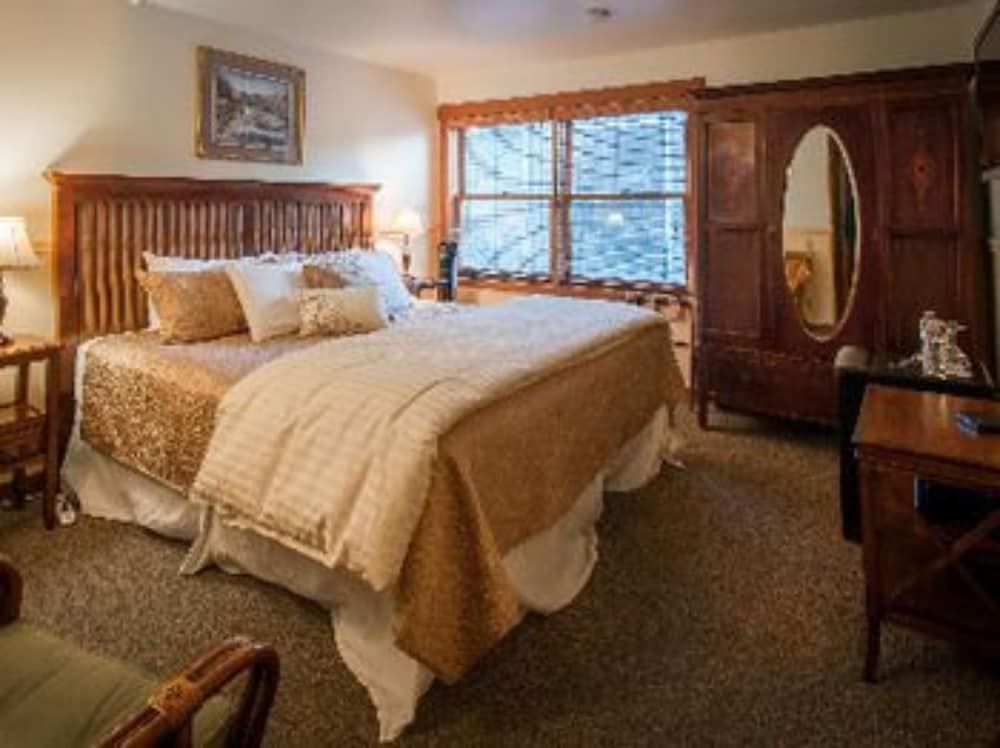 Standard Single Room, 1 King Bed photo 1