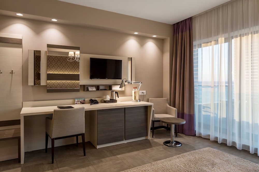 Superior Double Room, Jetted Tub, Lake View photo 2