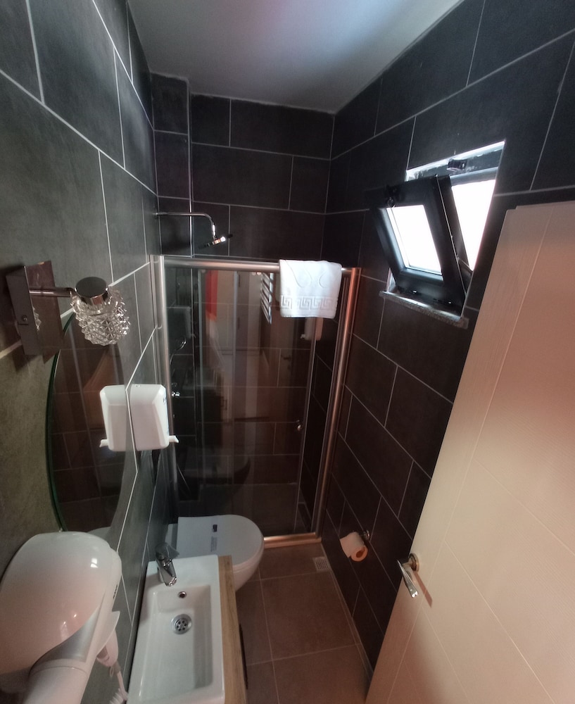 Standard Triple Room photo 2