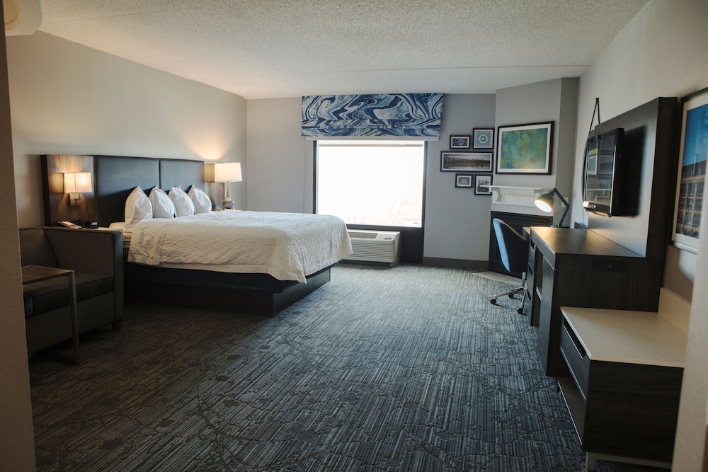 Suite, 1 King Bed, Non Smoking, Fireplace - Photo 2