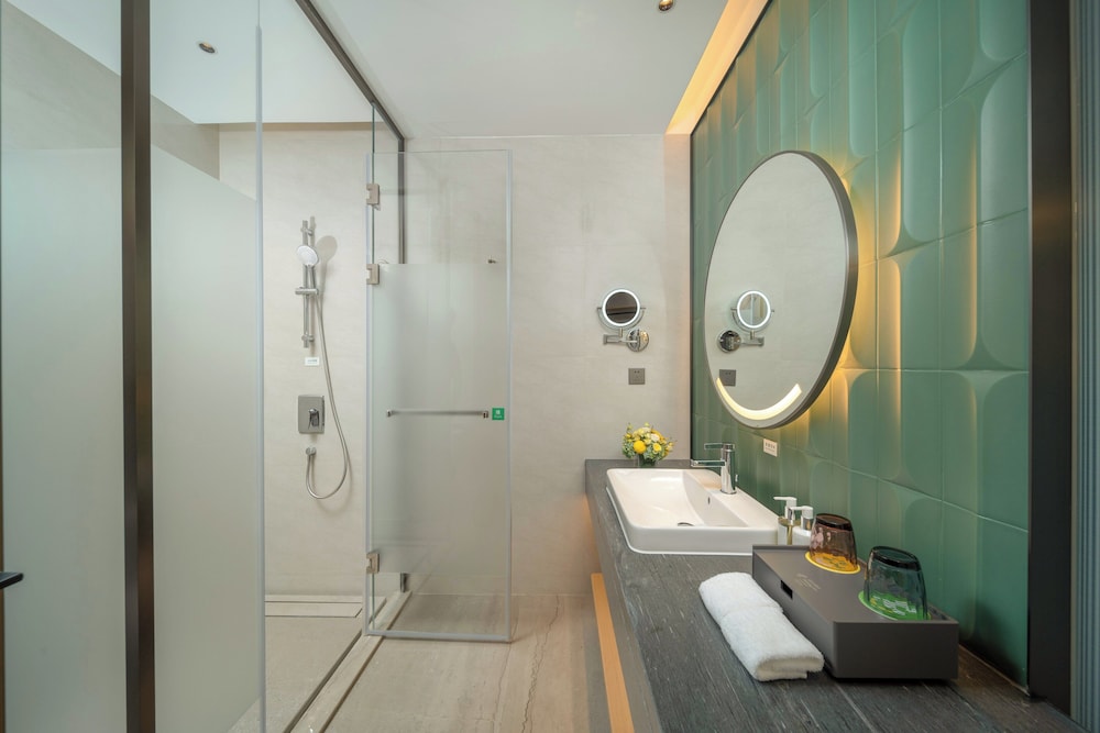 Standard Room, 1 King Bed (High Floor) photo 2