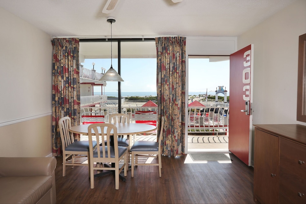 Deluxe Room (Ocean View Efficiency) photo 2