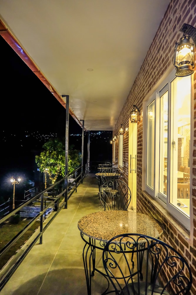 Deluxe Double or Twin Room, Hill View photo 3