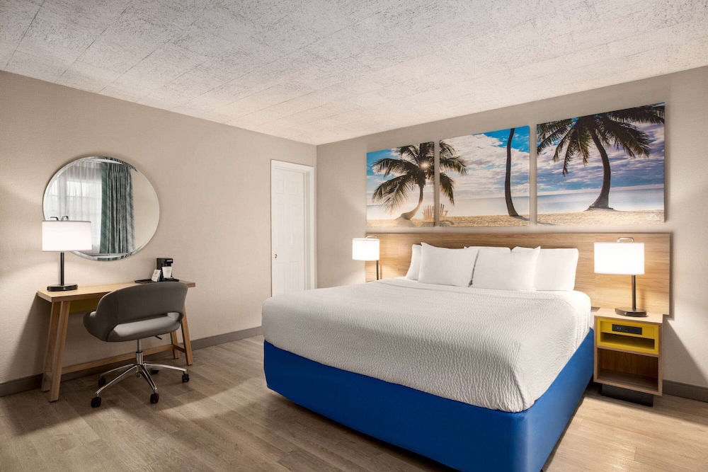 Room, 1 King Bed, Non Smoking - Photo 1