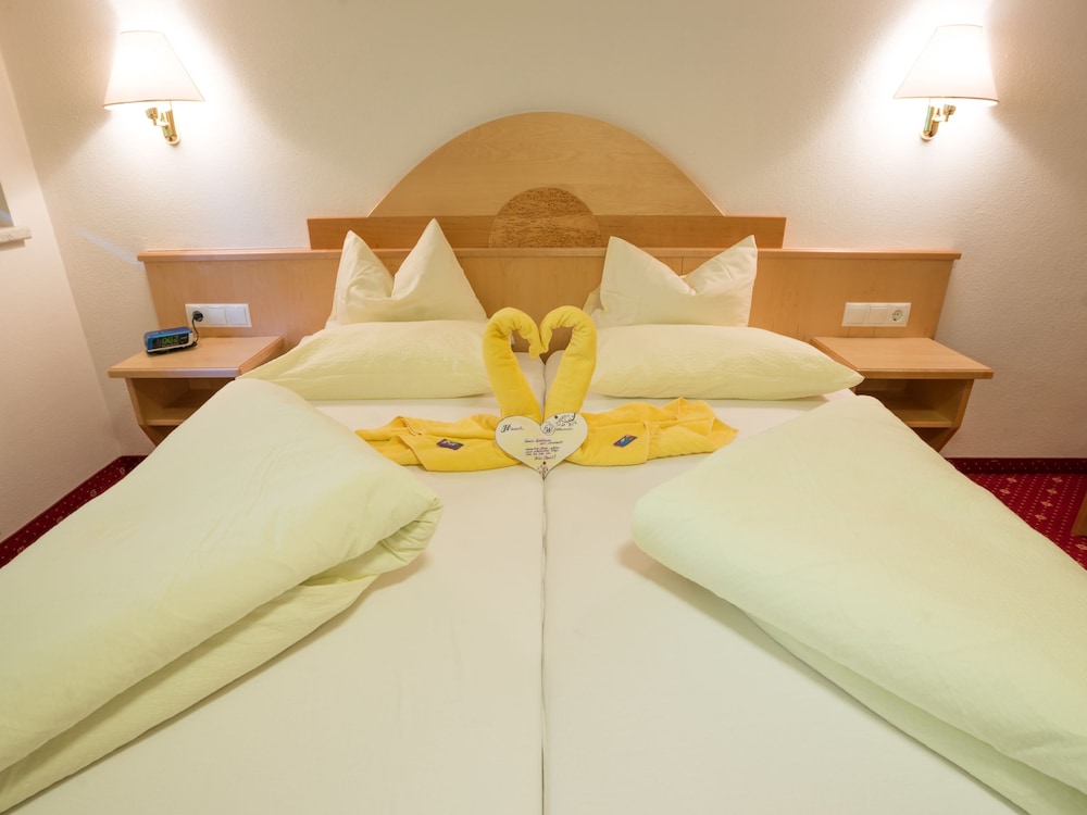 Basic Triple Room, Balcony, Valley View photo 2