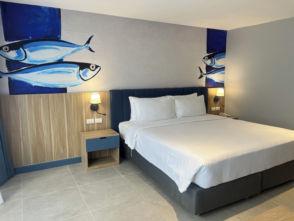 Superior Room, Pool View - Photo 3