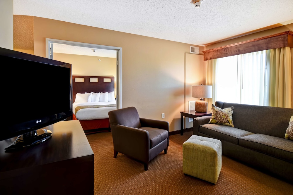 Suite, 2 Bedrooms, Accessible, Non Smoking - Photo 2
