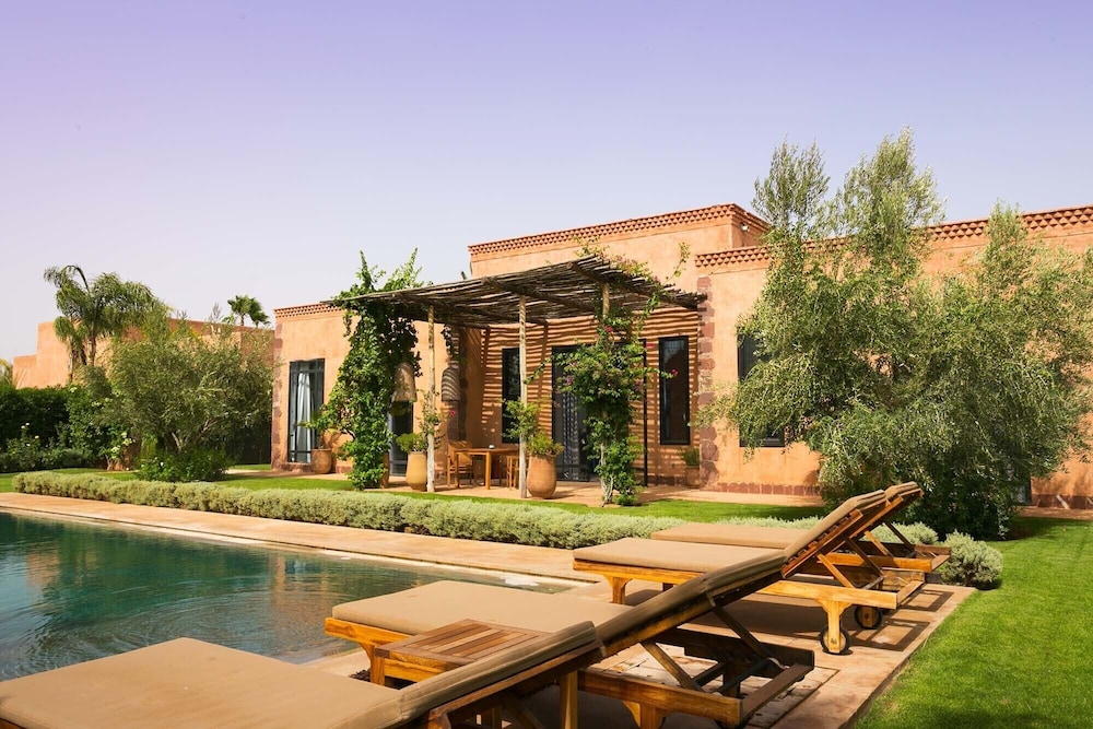 Suite Privilege, 2 Chambres , acces piscine, vue piscine