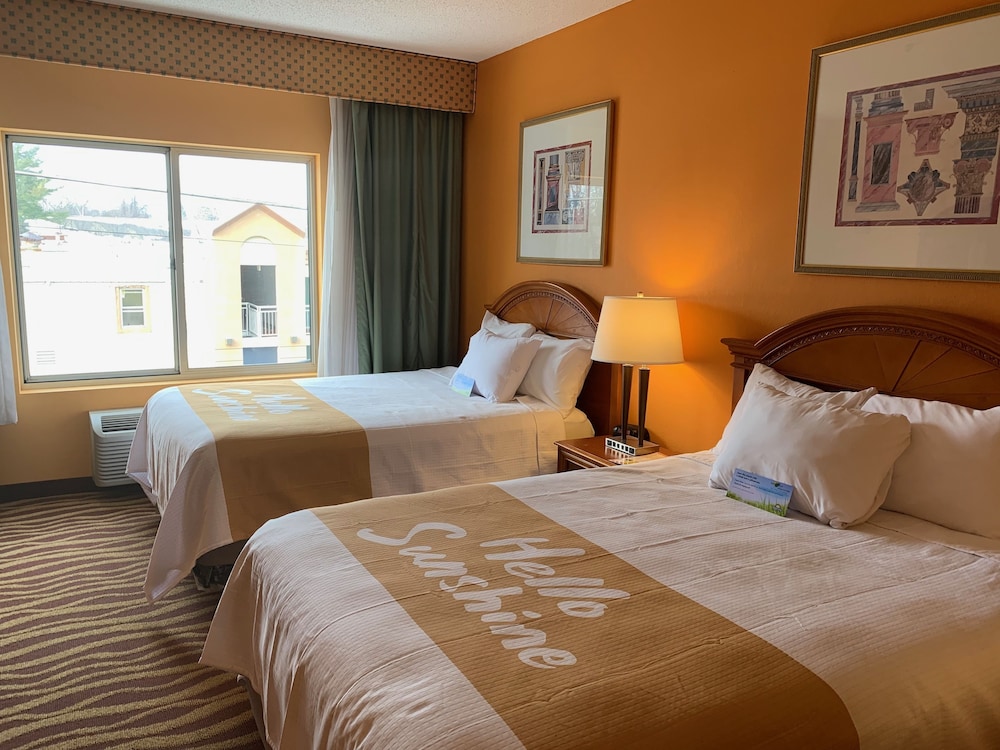 Suite, 2 Queen Beds, Non Smoking - Photo 6