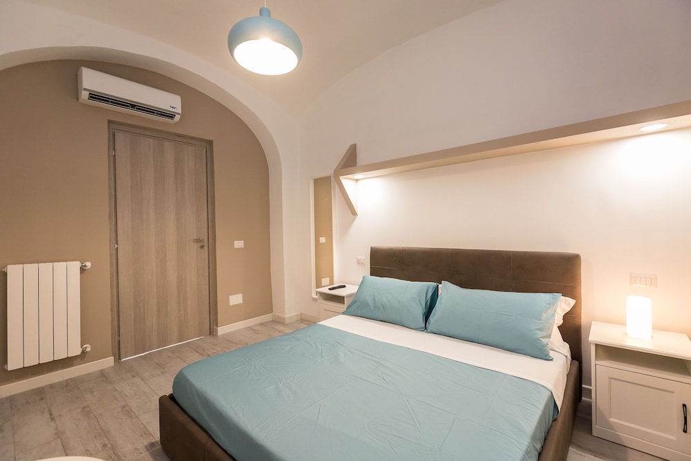 Classic Double Room (Private External Bathroom)