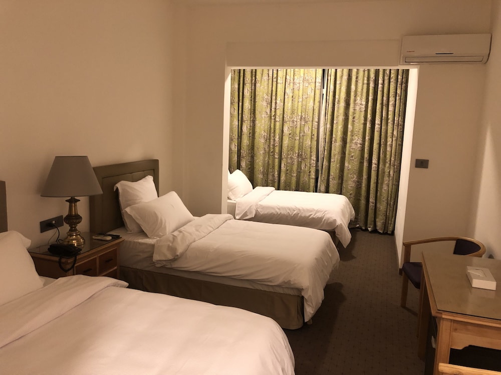 Deluxe Triple Room, Non Smoking, Courtyard View photo 1