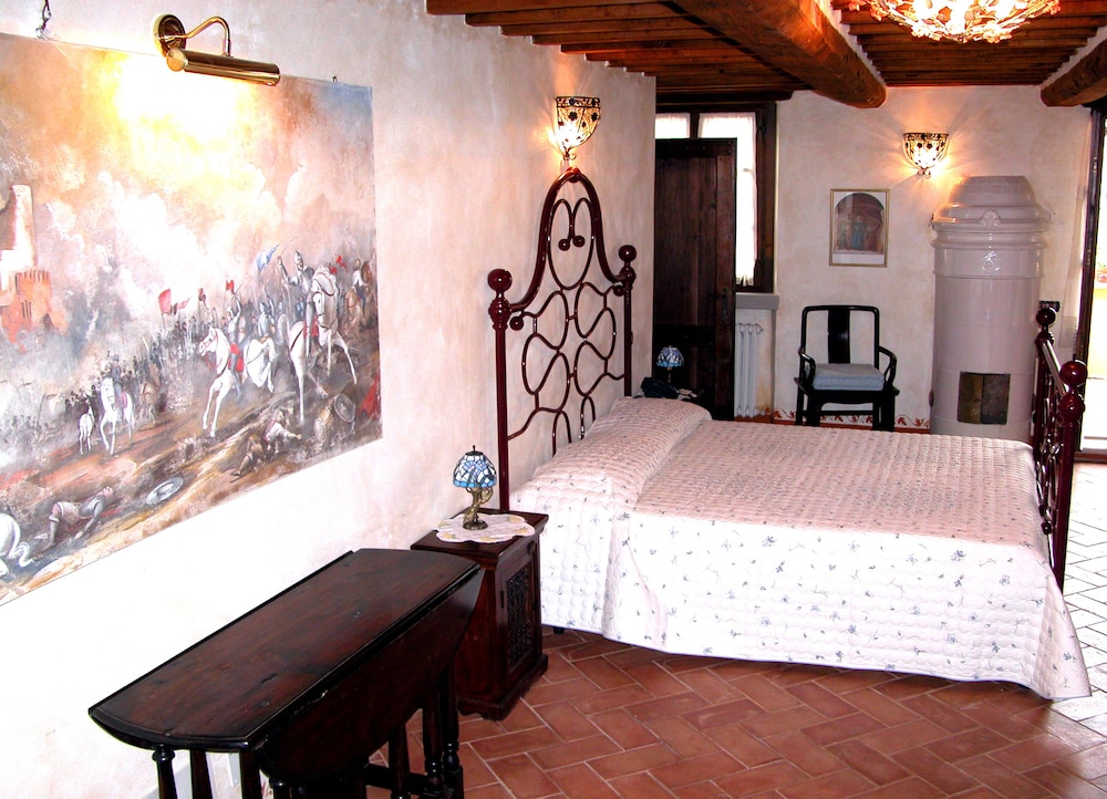 Deluxe Suite, 1 King Bed, Hot Tub, Garden Area photo 3