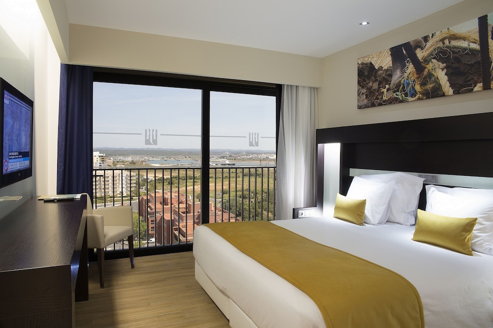 Family Suite, 1 Bedroom, River View photo 2