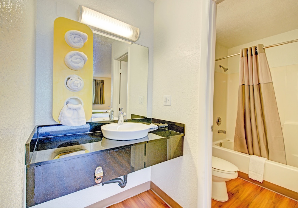 Deluxe Room, 2 Queen Beds, Non Smoking, Kitchenette photo 3