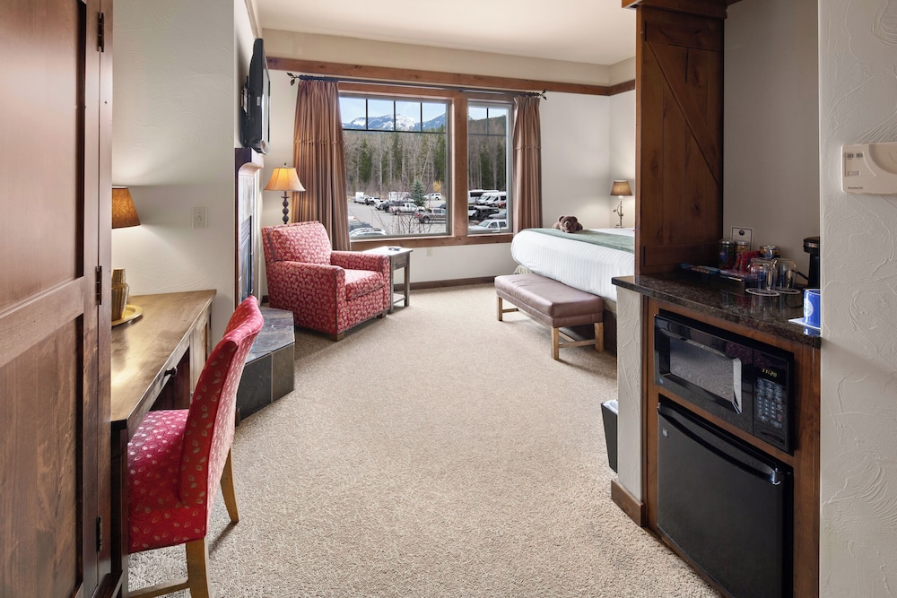 Accessible King Viking Lodge Room - Photo 6