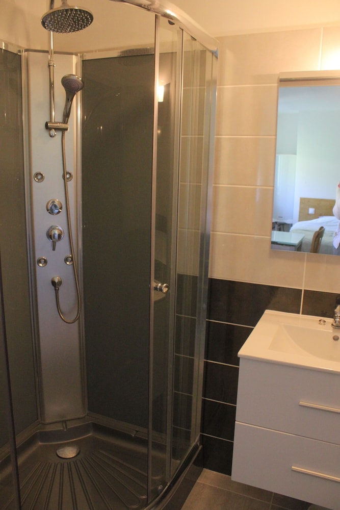 Comfort Suite, 1 Bedroom, Refrigerator, Mountain View photo 3