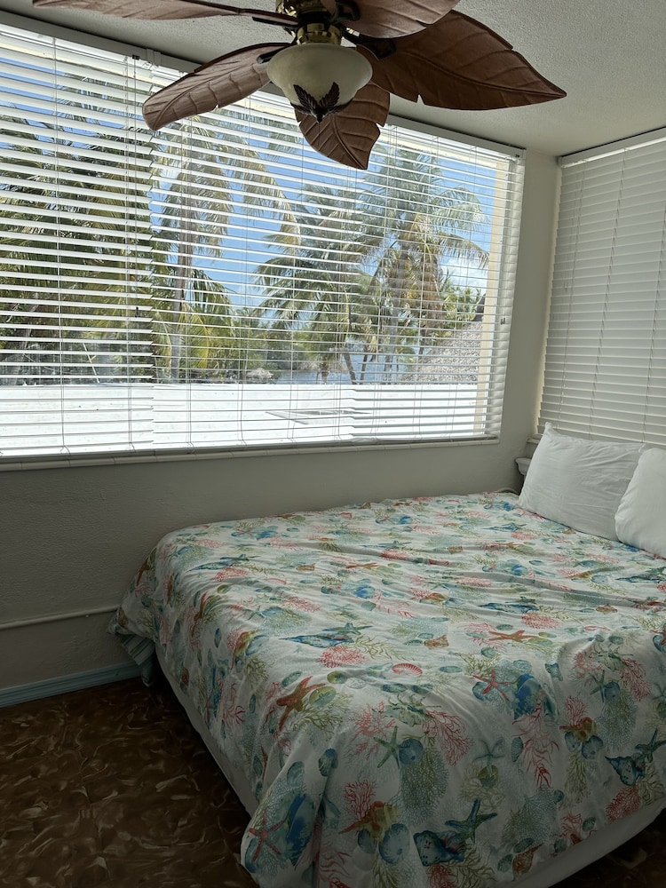 Family Studio Suite, Multiple Beds, Kitchen, Partial Ocean View photo 2