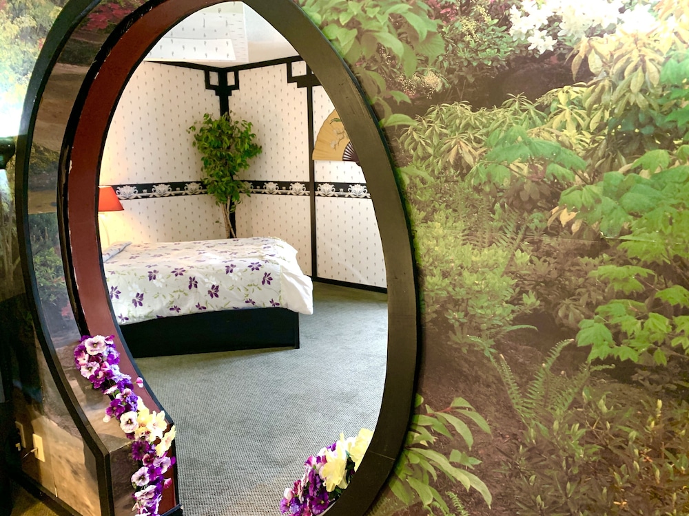 Geisha Garden, 1 Queen Bed (2nd Floor)