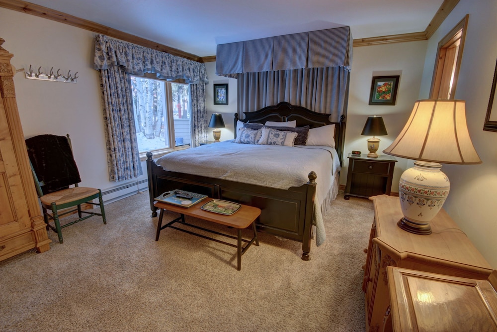 Signature Condo, 2 Bedrooms, Balcony, Mountain View (Ski Run 501) photo 2