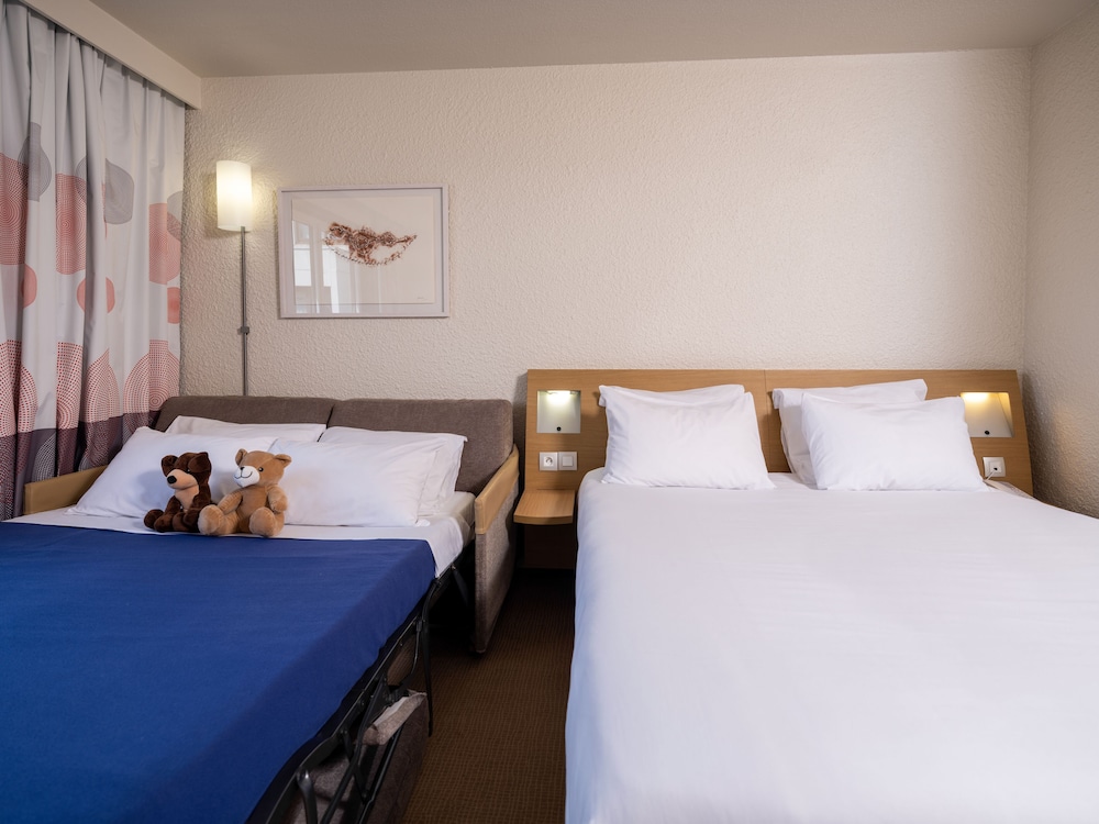 Family Room, Multiple Beds - Photo 2