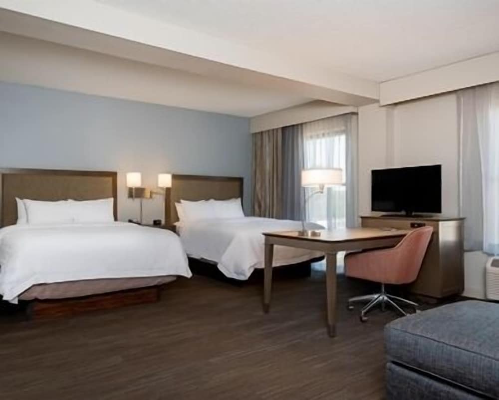 Room, 2 Queen Beds, Non Smoking (Oversized) - Photo 4