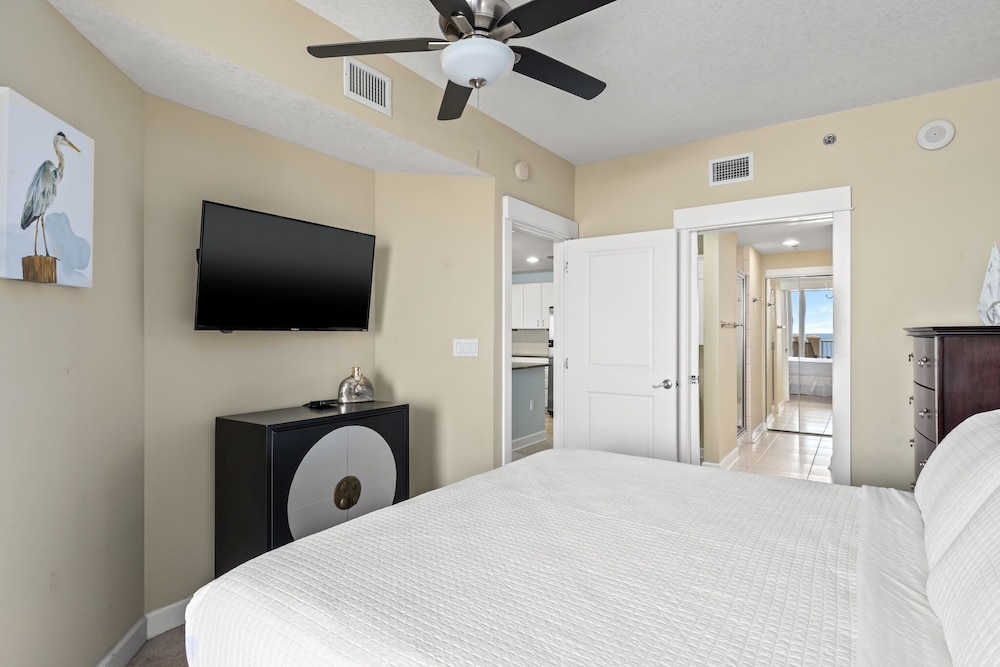 Condo, 2 Bedrooms photo 2