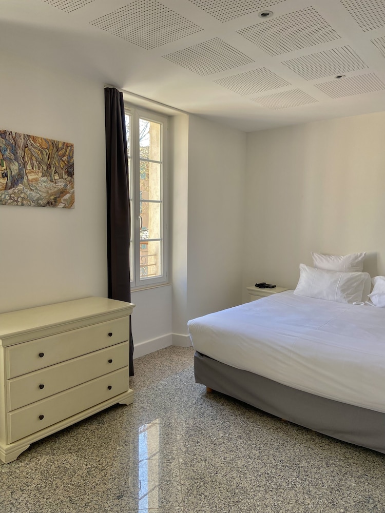 Deluxe Suite - Photo 2