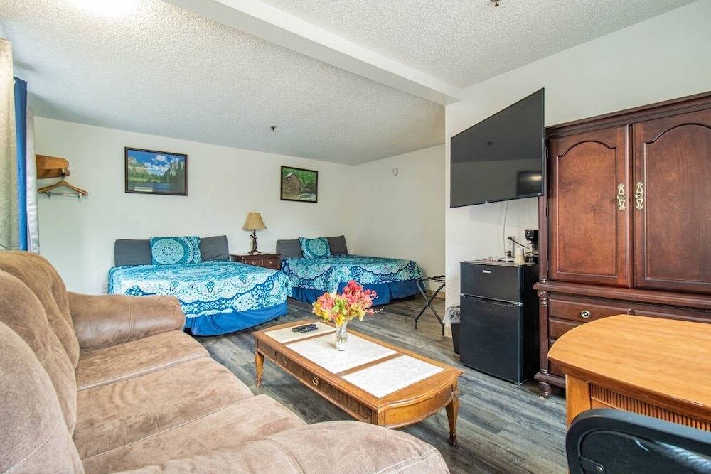 Premium Suite, 2 Queen Beds photo 3