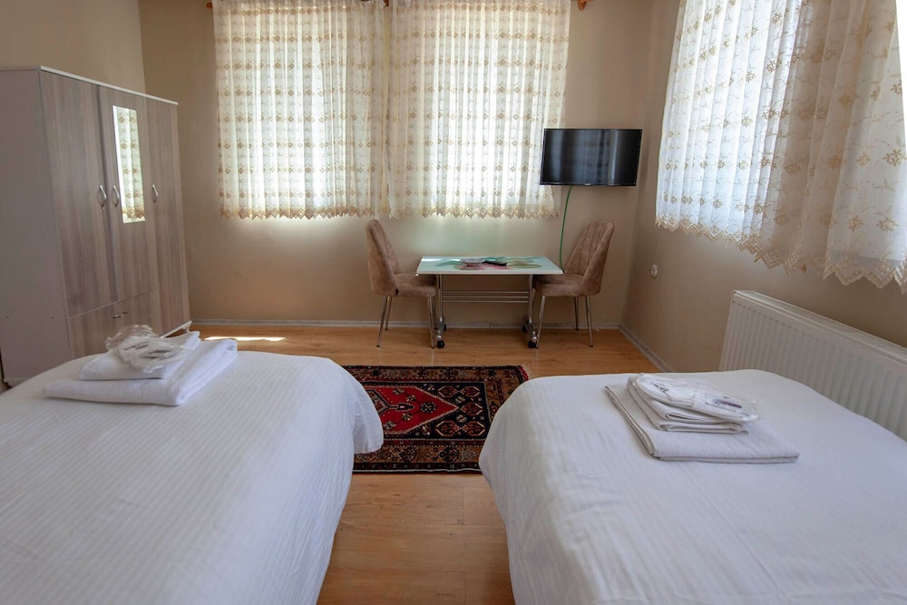 Twin Room - Photo 5