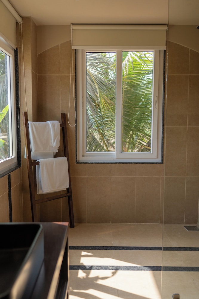 Family Suite, Balcony, Hill View photo 3