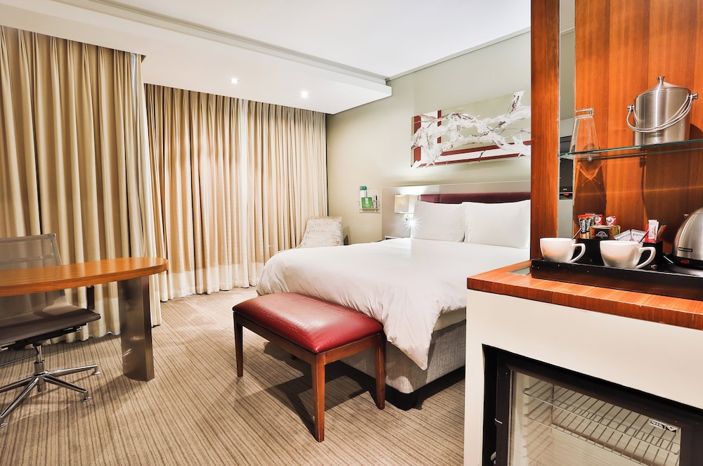 Standard Room, 1 Queen Bed thumbnail 6