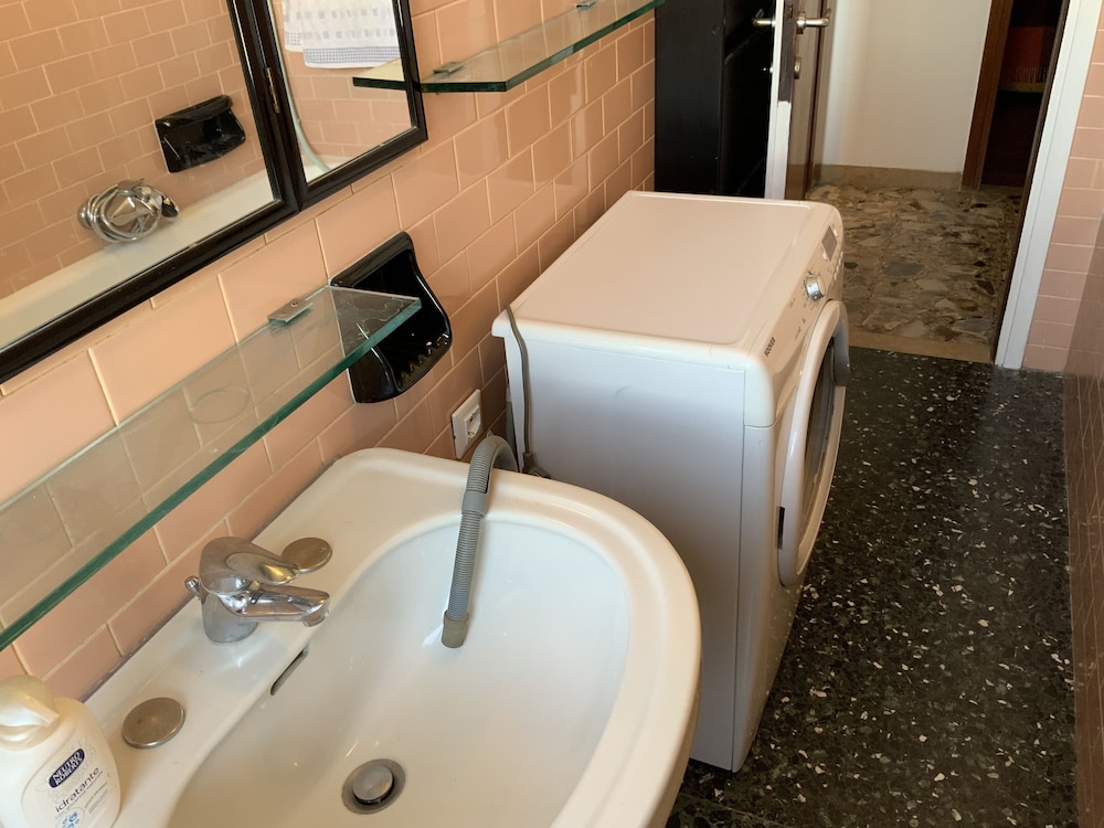 Comfort Double Room, Shared Bathroom photo 3