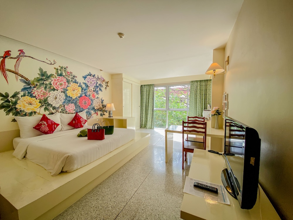 Deluxe Room - Photo 5