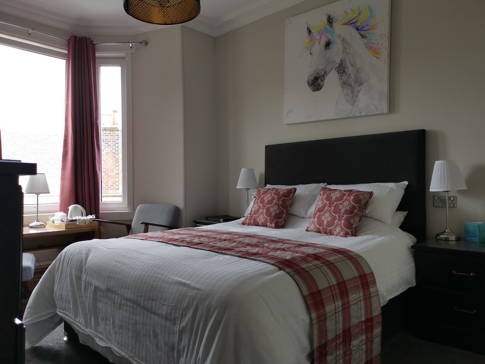 Suite, Ensuite photo 1