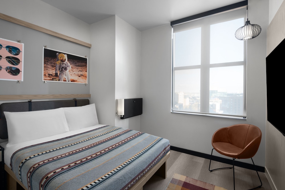 Standard Room, 1 King Bed (Mobility/Hearing Access, Roll-In Shwr) - Photo 3