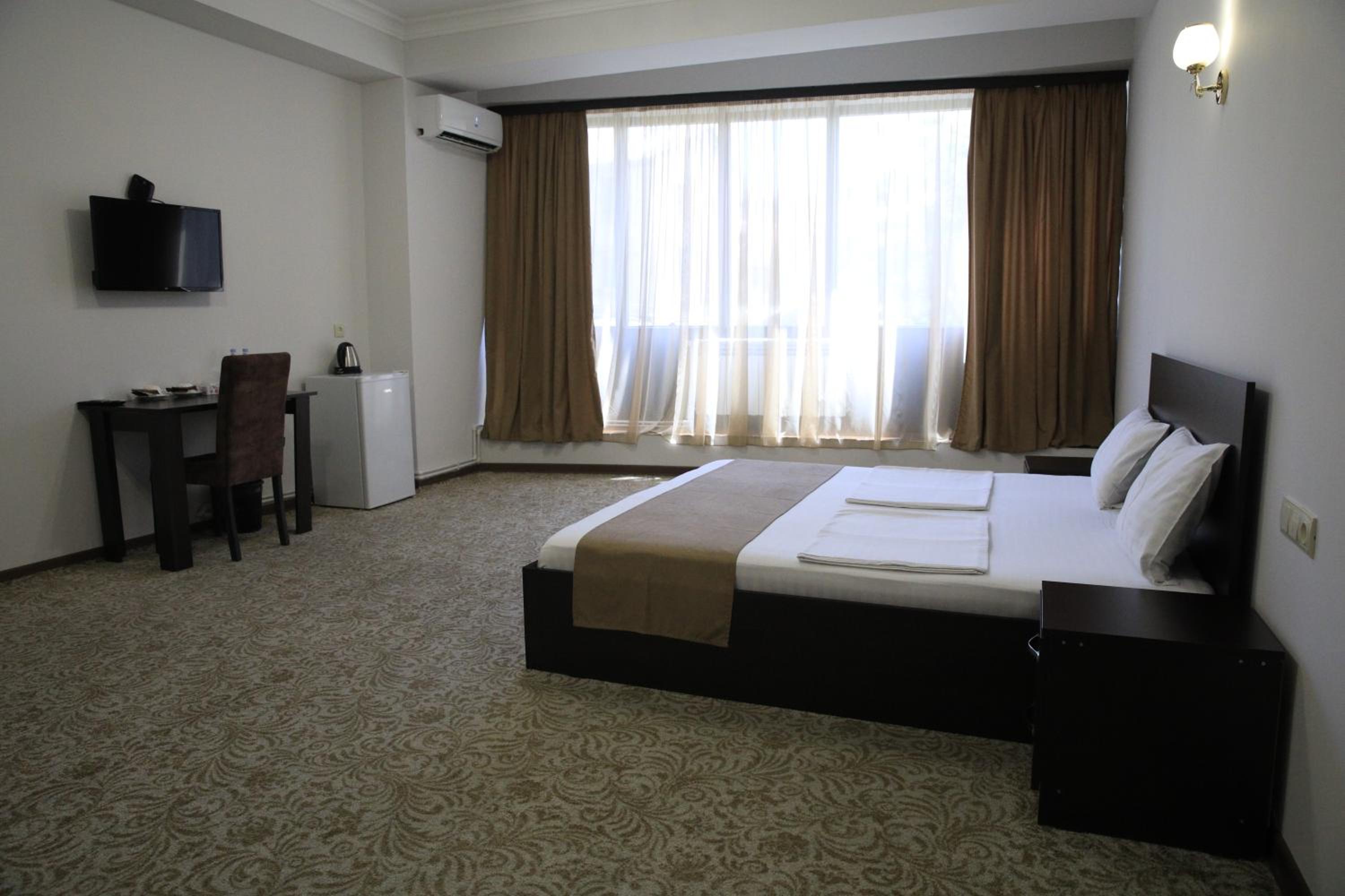Large Double Room photo 2