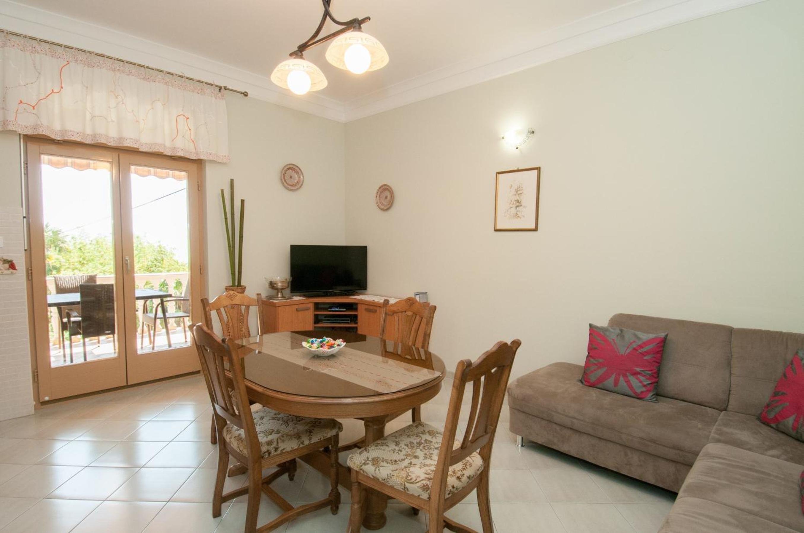 One-Bedroom Apartment with Balcony
