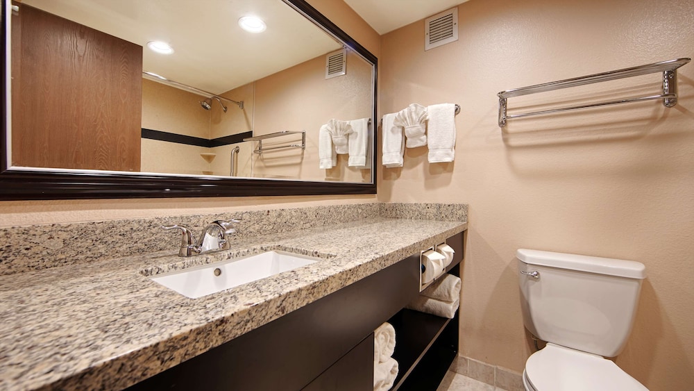 Suite, 2 Queen Beds, Non Smoking, Refrigerator & Microwave (with Sofabed) - Photo 4