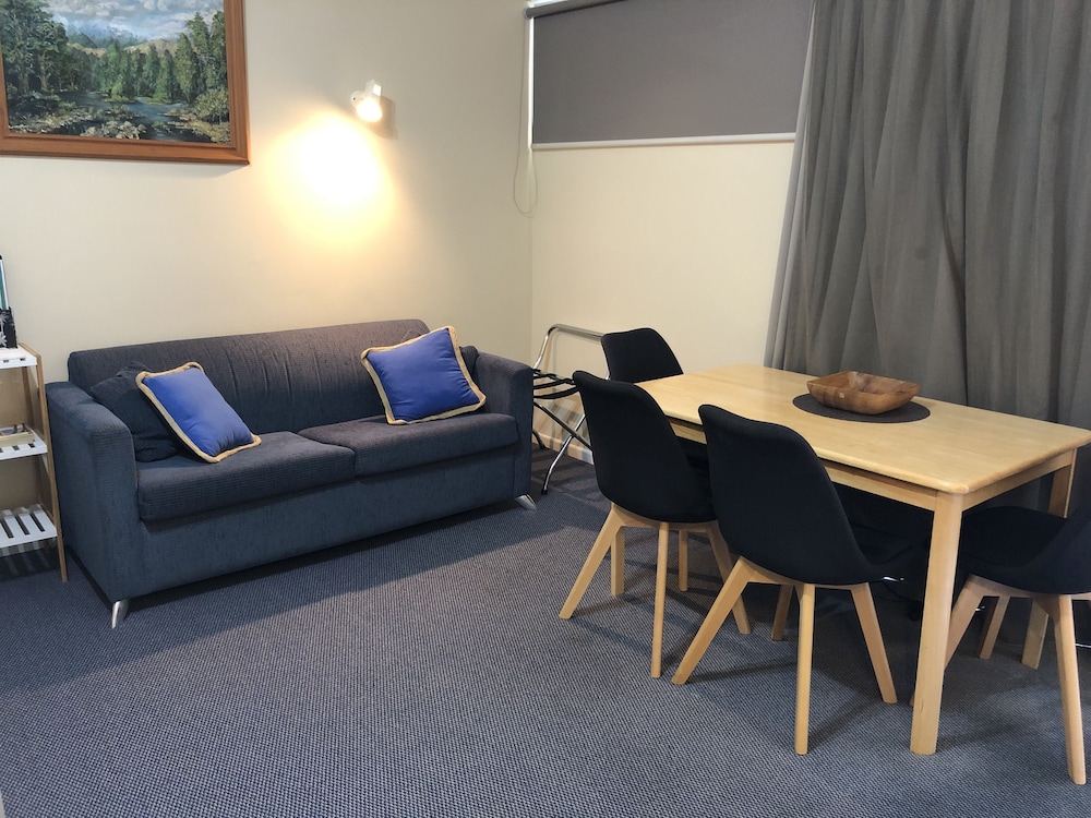 One Bedroom Studio - Lakeview