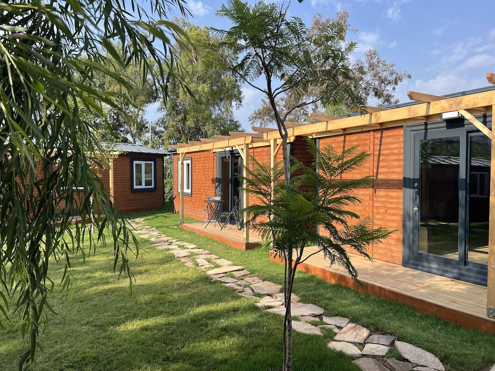 Grand Bungalow, 1 Queen Bed with Sofa bed, Patio, Garden View photo 2