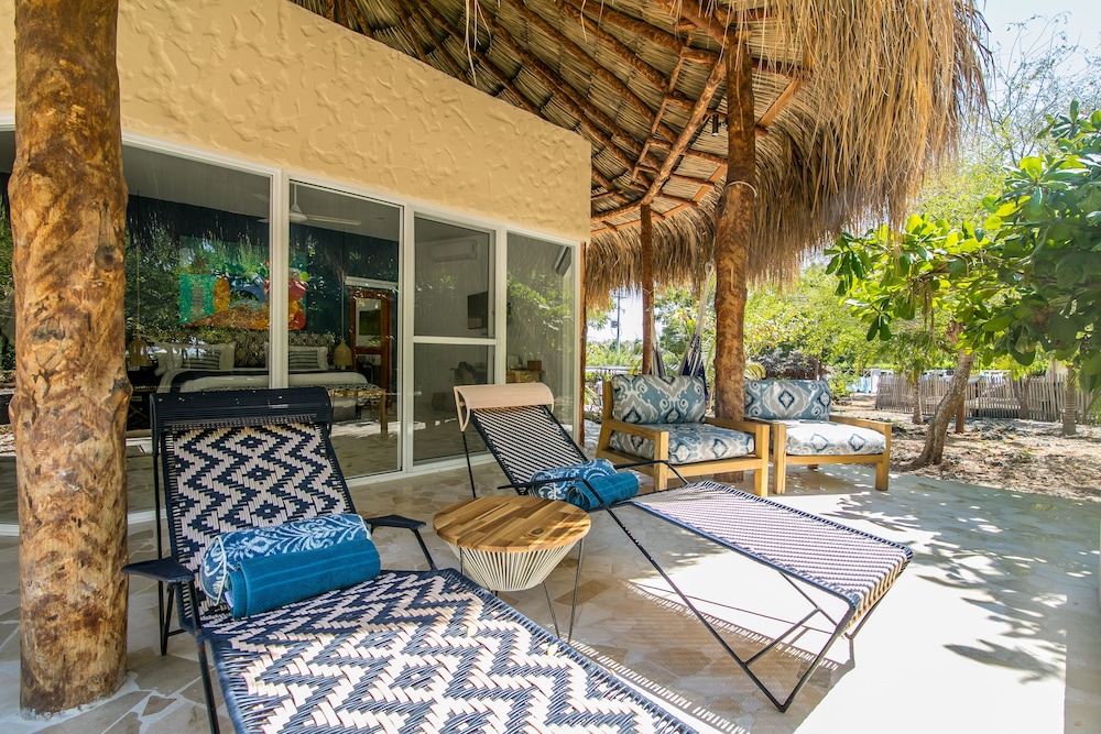 Signature Bungalow, 1 King Bed, Private Pool photo 3