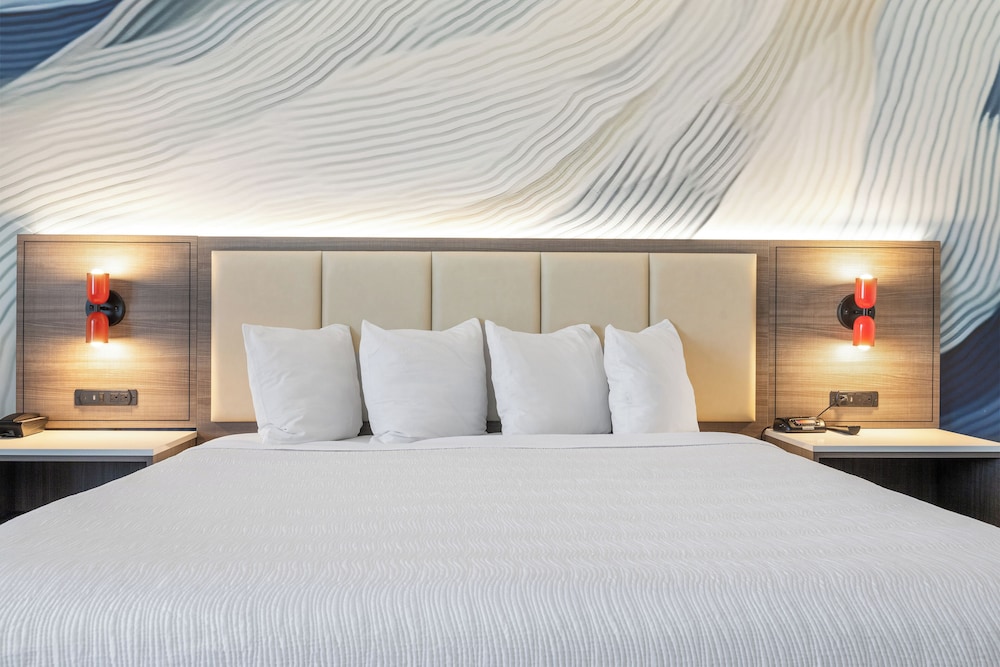 Deluxe Room, 1 King Bed - Photo 6
