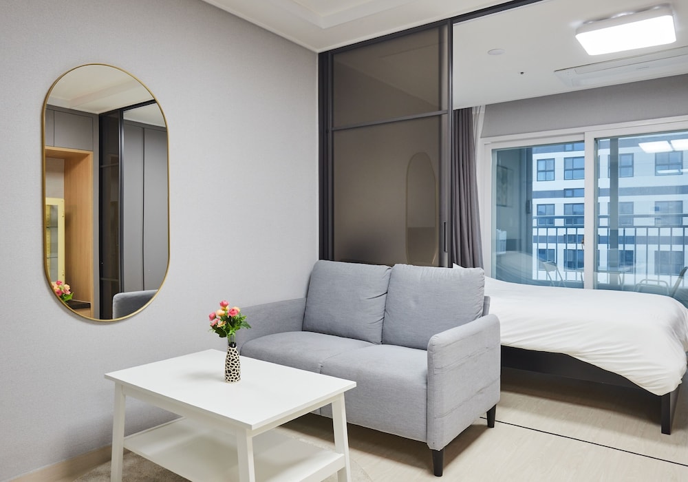 Deluxe Double Room - Photo 11