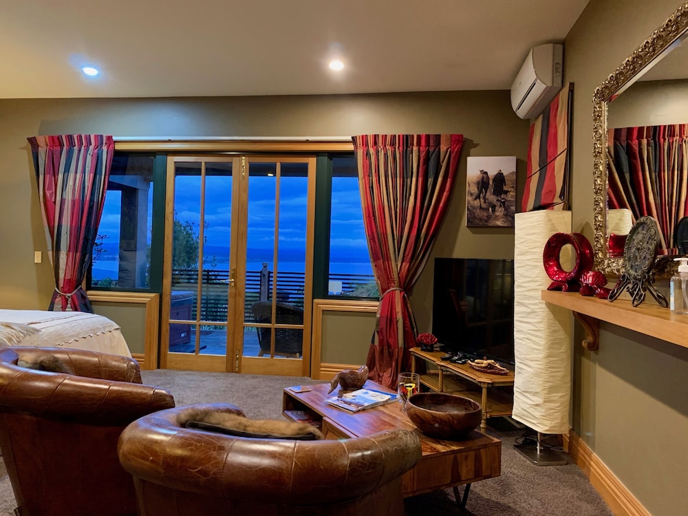 Luxury Suite with Lake View photo 2