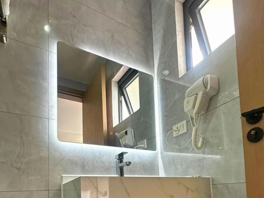 Deluxe Double or Twin Room, City View photo 3
