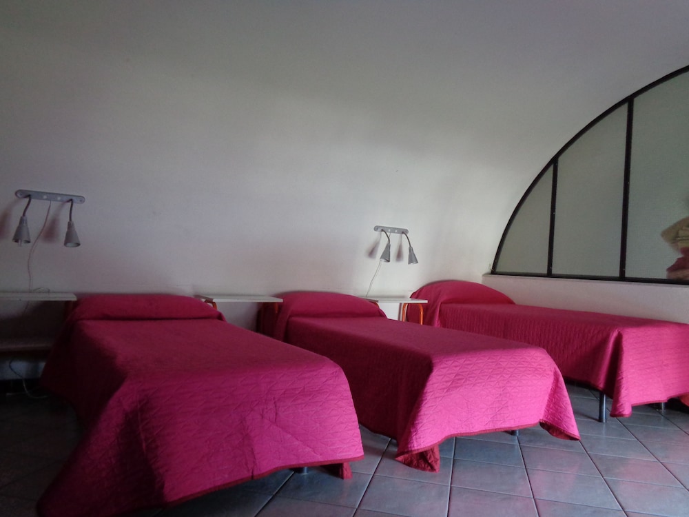 Shared Dormitory, Women only